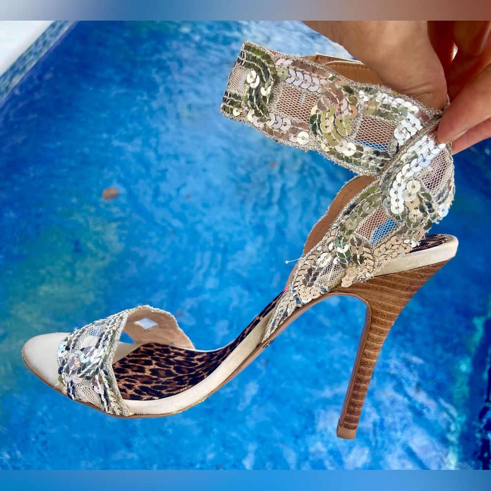 BETSEY JOHNSON SPARKLY SILVER SEQUIN HEELS — Size 7.5 — Read defect